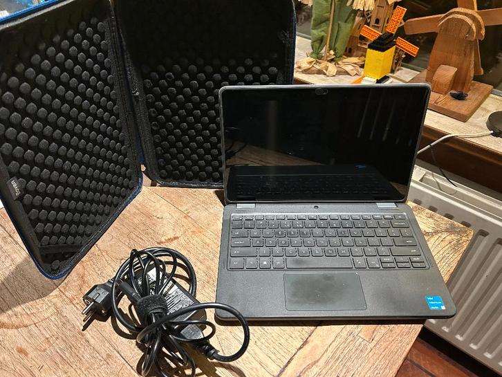 Dell latitude 3120 laptop, Computers en Software, Windows Laptops, Zo goed als nieuw, 2 tot 3 Ghz, Qwerty, Met touchscreen, Ophalen of Verzenden