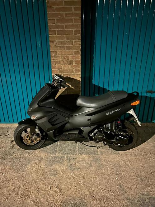 Gilera runner 70cc, Fietsen en Brommers, Scooters | Piaggio, Zo goed als nieuw, Overige modellen, Maximaal 45 km/u, Tweetakt, Ophalen