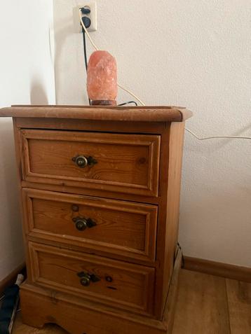 Houten Nachtkastjes - Zo goed als nieuw beschikbaar voor biedingen