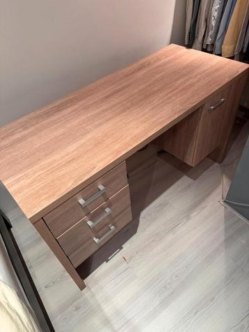 Houten Bureau 140x58x79cm beschikbaar voor biedingen