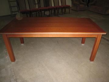 Casual Life eettafel in kersen, Mooie staat en uitschuifbaar beschikbaar voor biedingen
