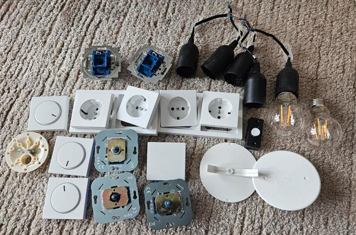 divers lot elektra, Doe-het-zelf en Verbouw, Elektra en Kabels, Zo goed als nieuw, Stopcontact, Ophalen of Verzenden
