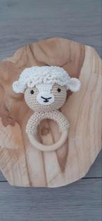 Bijtring schaap met rammelaar - Handgemaakt!, Ophalen of Verzenden, Nieuw, Rammelaar, Met geluid