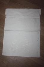 Antieke opbergzak geborduurd met vlinders en bloementak, Antiek en Kunst, Curiosa en Brocante, Ophalen of Verzenden