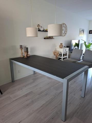 Eettafel met glazen blad 192x90x76cm (lxbxh) beschikbaar voor biedingen