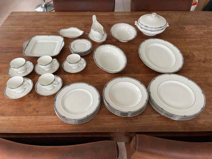 Wedgwood bone china amherst servies, Huis en Inrichting, Keuken | Servies, Zo goed als nieuw, Compleet servies, Wedgwood, Porselein
