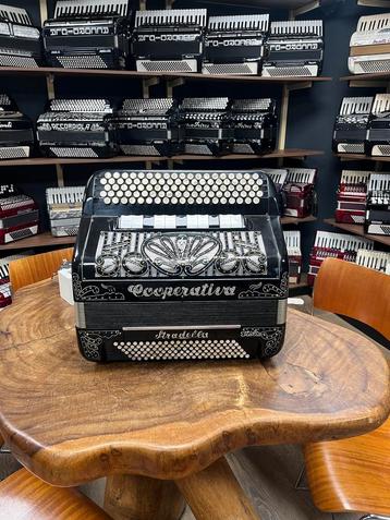 Cooperativa Stradella 120 Bas Accordeon beschikbaar voor biedingen