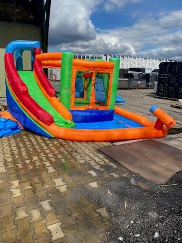 Luchtkussen met Speelattractie en Glijbaan - OUTLET beschikbaar voor biedingen