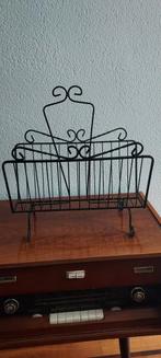 Vintage lectuurmand metaal
37,5 cm lang
40 cm hoog
19 cm bre, Huis en Inrichting, Woonaccessoires | Krantenbakken en Lectuurbakken