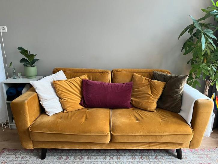Velvet yellow sofa, Huis en Inrichting, Banken | Bankstellen, Zo goed als nieuw, 150 tot 200 cm, 75 tot 100 cm, Ophalen of Verzenden