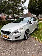 Volvo V60 2.0T 203pk! all-seasonbanden!, Voorwielaandrijving, 1800 kg, Zwart, 4 cilinders