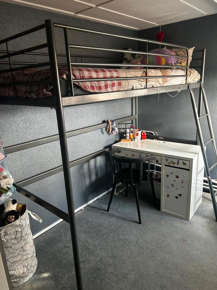 Hoogslaper Ikea, ijzeren frame grijs, Huis en Inrichting, Slaapkamer | Stapelbedden en Hoogslapers, Gebruikt, Hoogslaper, 90 cm