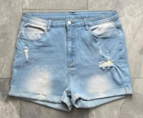 Lichtblauwe spijkershort, maat 1XL (qwe), Kleding | Dames, Grote Maten, Zo goed als nieuw, Broek of Spijkerbroek, Blauw, Ophalen of Verzenden
