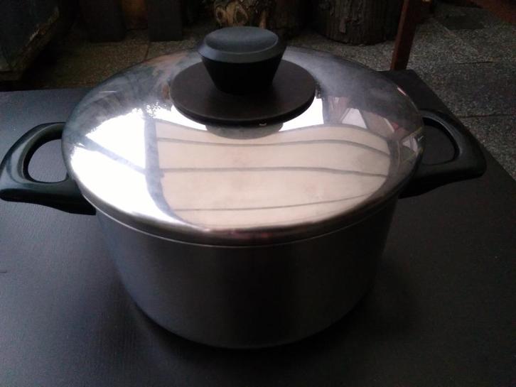 1 pan met deksel, Huis en Inrichting, Keuken | Potten en Pannen, Zo goed als nieuw, Kookpan of Snelkookpan, Rvs, Keramische plaat