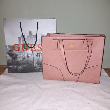 Mooie nieuwe grote GUESS handtas. beschikbaar voor biedingen