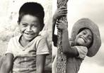 2x Kinderen -Zuid America foto's Tina Manley for UNICEF, Verzamelen, Verzenden, 1980 tot heden, Ongelopen, Kinderen