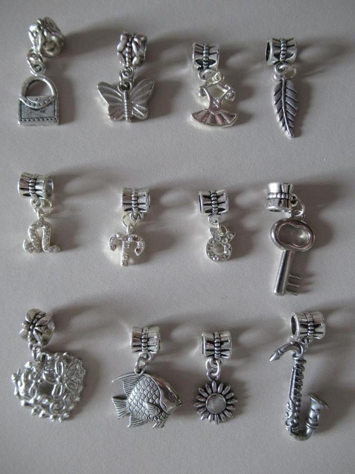Zilverkleur 12 hangertjes, Hobby en Vrije tijd, Kralen en Sieraden maken, Nieuw, Hanger, Ophalen