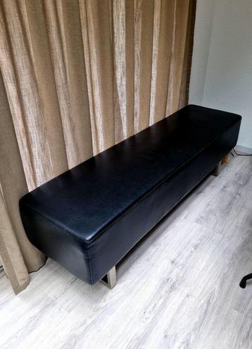 Leather sofa beschikbaar voor biedingen