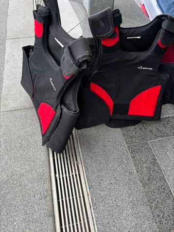 2 body protectors decatlon kids beschikbaar voor biedingen