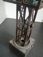 Zeer oude metalen industriële toren 40 cm hoog opkapper, Gebruikt, Groter dan 1:32, Ophalen of Verzenden, X