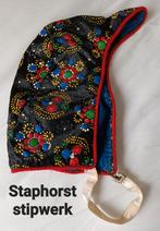 Staphorst stipwerk kindermutsje oud klederdracht handgemaakt, Antiek en Kunst, Verzenden