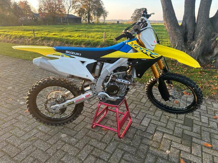 Suzuki RM-Z 250 2024 27 uur!!, Fietsen en Brommers, Brommers | Crossbrommers, Gebruikt, Suzuki, Ophalen