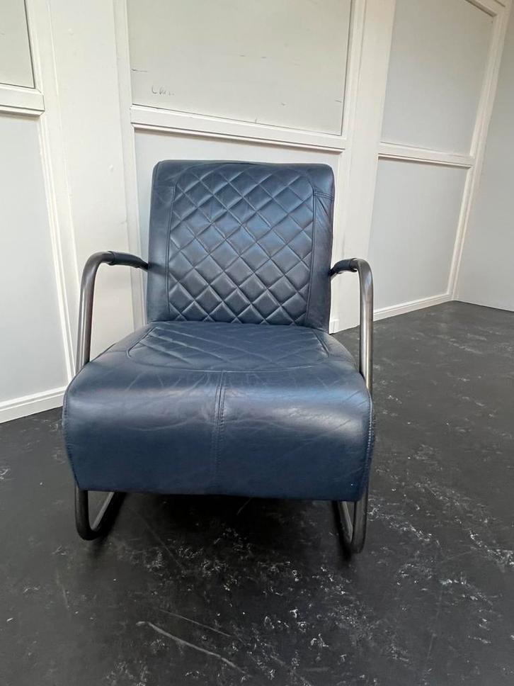 Donkerblauwe leren stoel – industrieel, Huis en Inrichting, Fauteuils, Zo goed als nieuw, Leer, 50 tot 75 cm, Ophalen