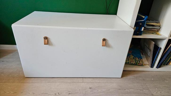 IKEA Småstad Speelgoedkist met Bankje, Kinderen en Baby's, Kinderkamer | Commodes en Kasten, Gebruikt, Kast, Minder dan 90 cm