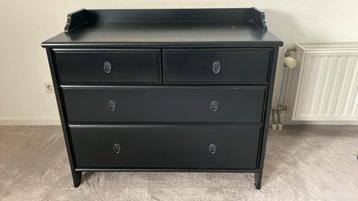 Zwart Ikea dressoir/ ladekast met 4 lades beschikbaar voor biedingen