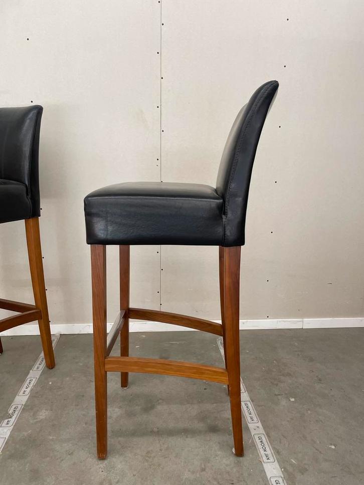 Set van 2 bruin/zwarte leren barkrukken, Huis en Inrichting, Barkrukken, Zo goed als nieuw, 60 tot 90 cm, Hout, 2 krukken, Met voetsteun