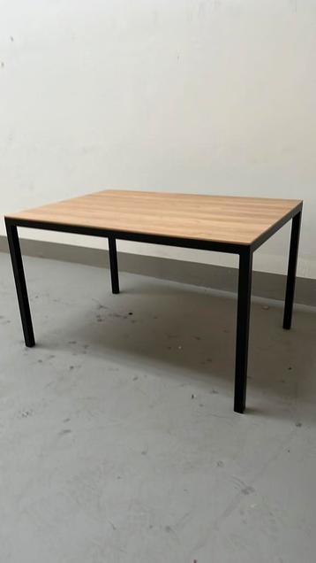 Tiemen eettafel van Pilat & Pilat beschikbaar voor biedingen