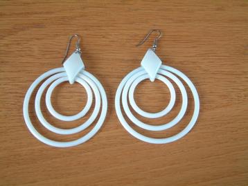 vintage grote licht blauwe oorbellen hangers beschikbaar voor biedingen