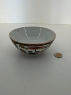 Chinees porseleinen kom – handbeschilderd Famille Rose stijl, Antiek en Kunst, Ophalen of Verzenden