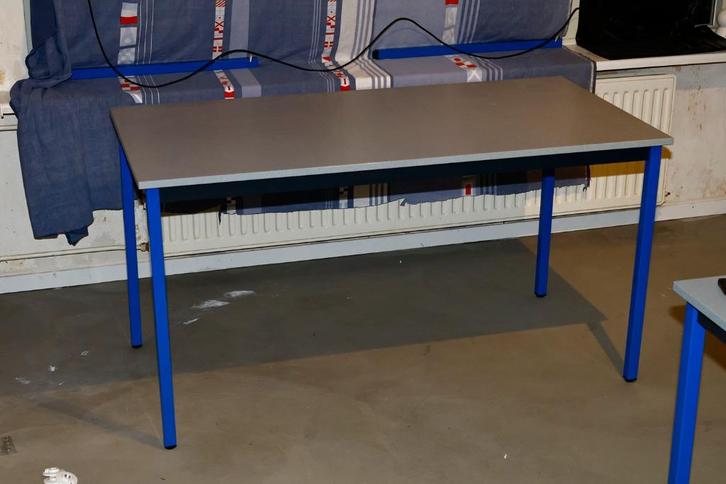 Stevige kantinetafels 140x70cm (drie stuks), Huis en Inrichting, Tafels | Eettafels, Gebruikt, 50 tot 100 cm, 100 tot 150 cm, Vier personen