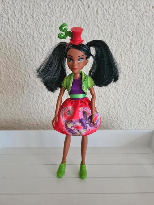 Disney descendants Freddie doll., Verzamelen, Poppen, Zo goed als nieuw, Pop, Ophalen of Verzenden