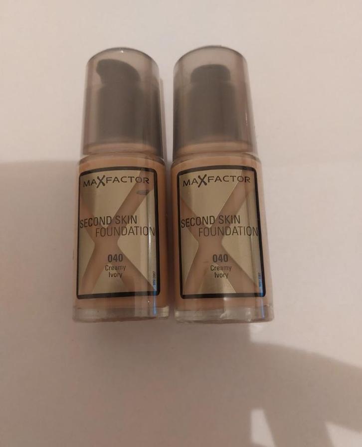 2 nieuwe Max Factor Second Skin Foundation (advr 79), Sieraden, Tassen en Uiterlijk, Uiterlijk | Cosmetica en Make-up, Nieuw, Make-up