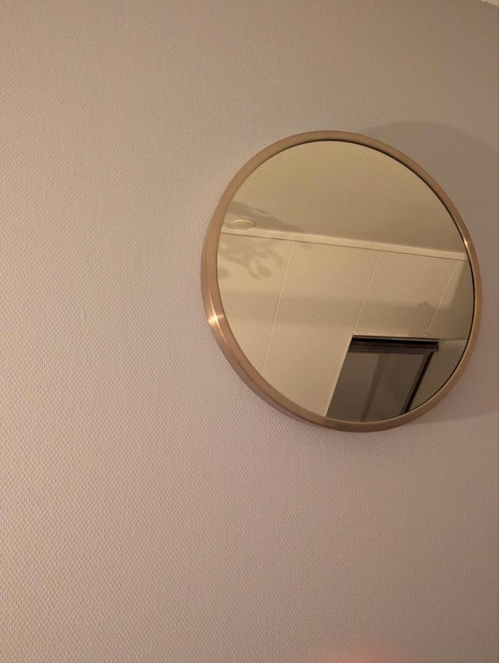 Spiegel Bandit van het merk Zuiver. Goudkleurig., Huis en Inrichting, Woonaccessoires | Spiegels, Zo goed als nieuw, 50 tot 75 cm