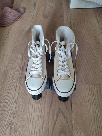 Meisjes roces rollerskates maat 39 - nog in goede staat beschikbaar voor biedingen