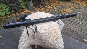 Native American Crow Flute in de tone G (Ebonized Walnut) beschikbaar voor biedingen