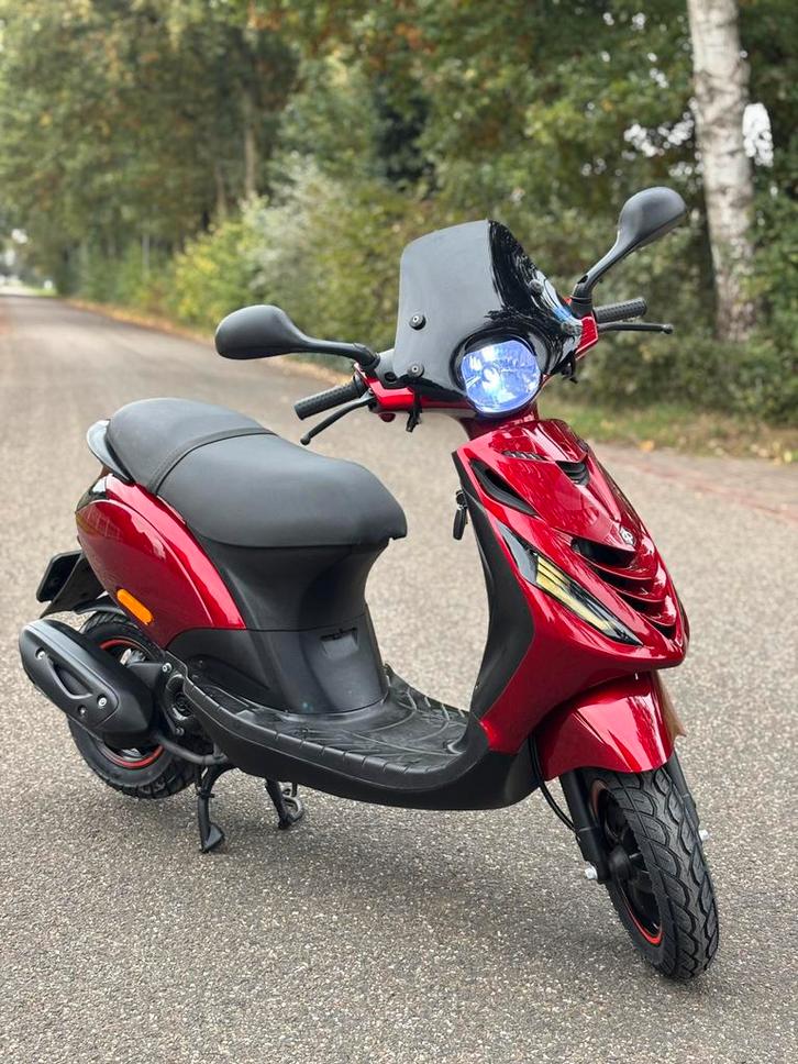 ✅ Zeer Nette Piaggio Zip Sp Snor 2019 Candy Red! ✅, Fietsen en Brommers, Scooters | Piaggio, Zo goed als nieuw, Zip, Benzine, Ophalen of Verzenden