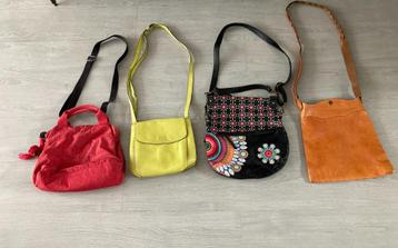4 X merk tasjes, Kipling, Vol, Desigual en Gap beschikbaar voor biedingen