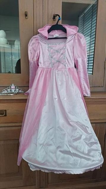 Mooie prinsessenjurk met tiara / kroontje beschikbaar voor biedingen