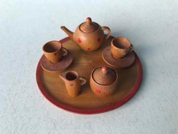 Miniatuur houten serviesje poppenhuis antiek rode stippen beschikbaar voor biedingen