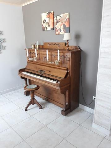 Antieke buffet piano uit 1905 beschikbaar voor biedingen