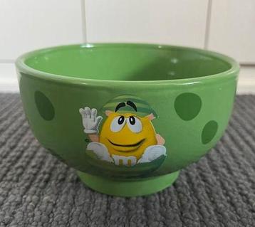 Kom M&M’s groen geel soepkom Pasen beschikbaar voor biedingen