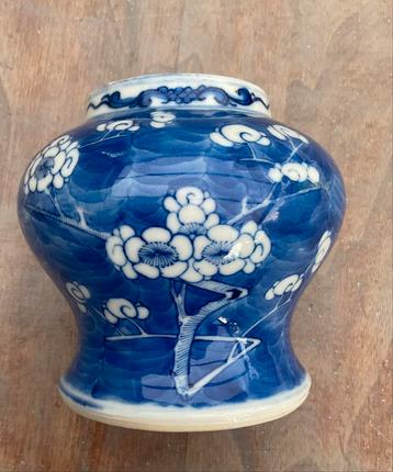 Chinees vaasje beschikbaar voor biedingen