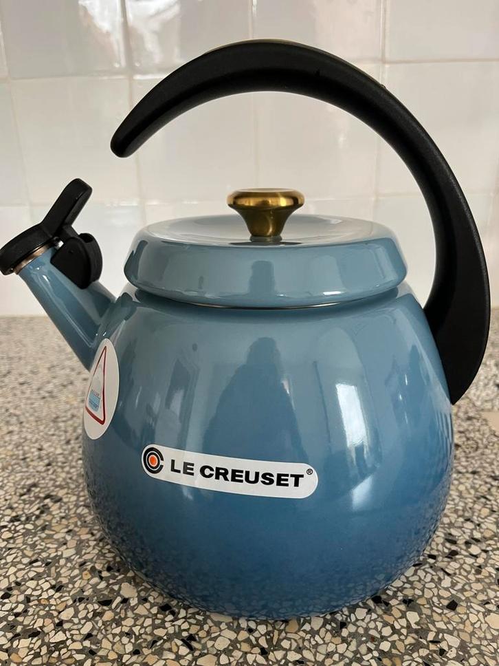 Le Creuset Cloche Fluitketel - Nieuw, Huis en Inrichting, Keuken | Keukenbenodigdheden, Nieuw, Ophalen of Verzenden