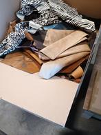 grote doos met div. stukje /lapjes leer, Hobby en Vrije tijd, Ophalen, Bruin, Leer of Kunstleer, Zo goed als nieuw