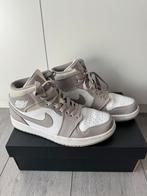 Nike Air Jordans 1 Mid Linen, Kleding | Dames, Schoenen, Beige, Nike, Ophalen of Verzenden, Sneakers of Gympen