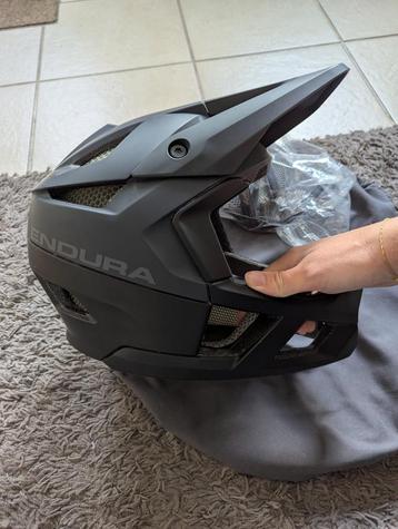 Endura full face helm beschikbaar voor biedingen